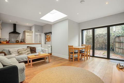 3 bedroom maisonette to rent, Dagnan Road, London, SW12