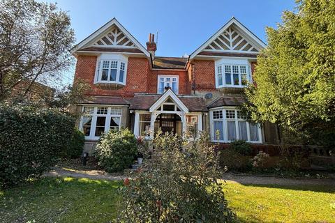 2 bedroom flat to rent - Denton Road, Eastbourne BN20