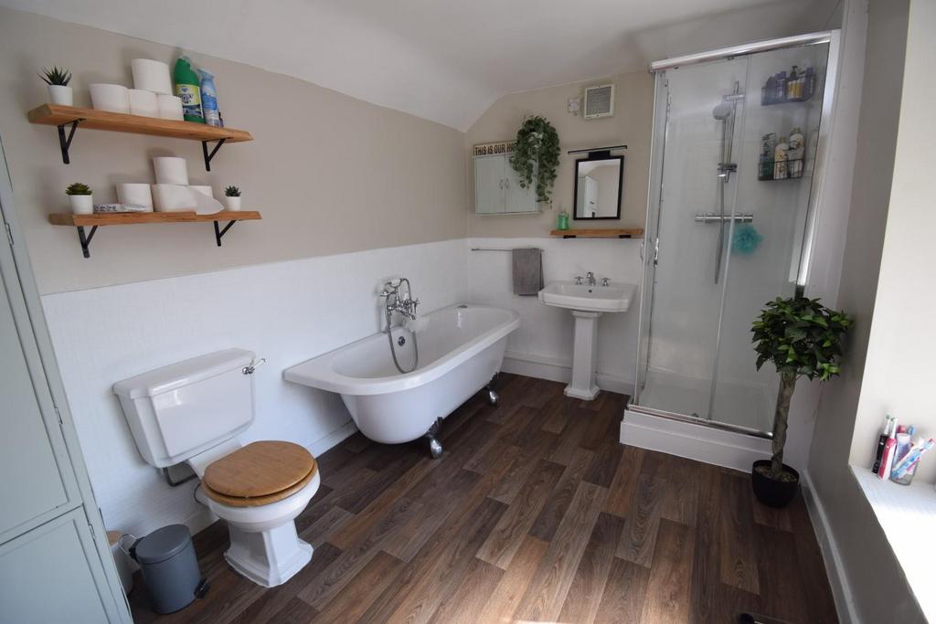 Bathroom.JPG