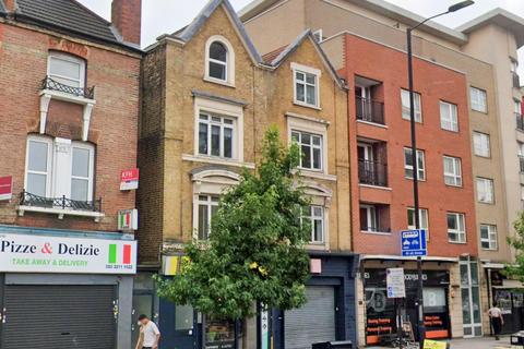 Studio to rent, Holloway Road, Islington, N7