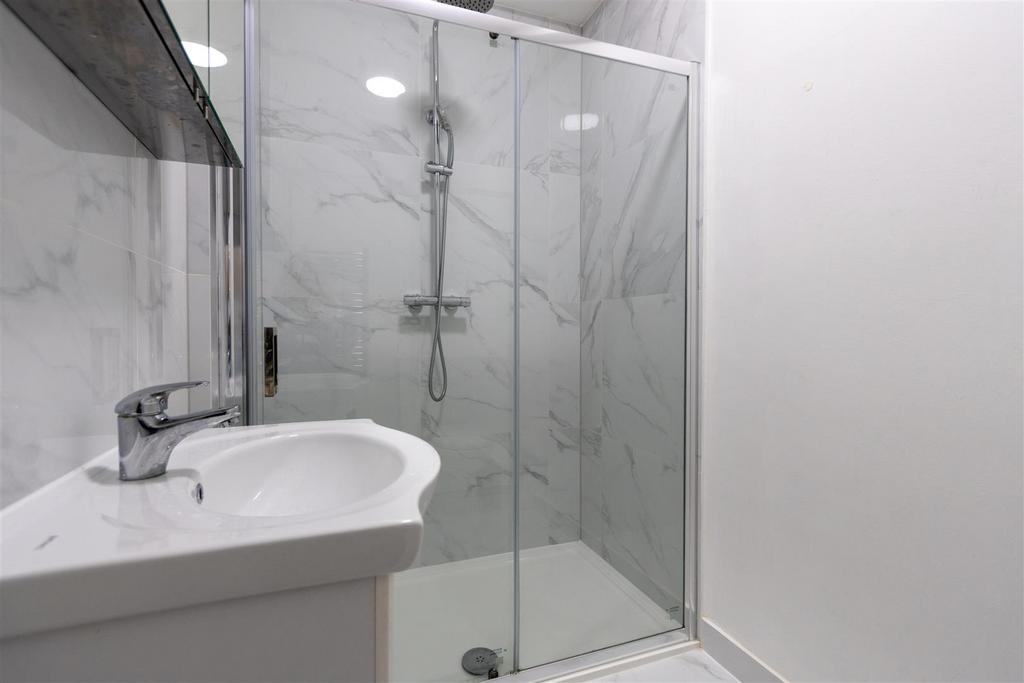 Bathroom (1 of 1).jpg