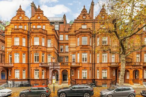 Sloane Gardens, London SW1W