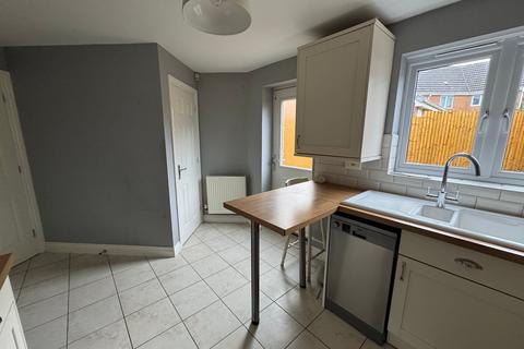 4 bedroom semi-detached house to rent, Mellors Road, Mansfield NG21