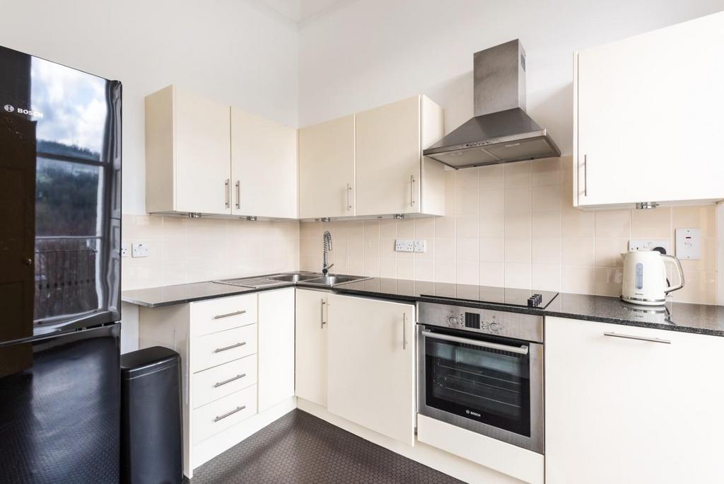 Kitchen 2.jpg