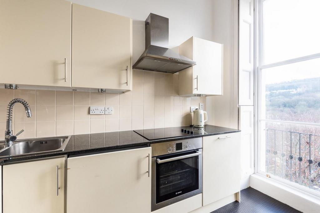 Kitchen 1.jpg