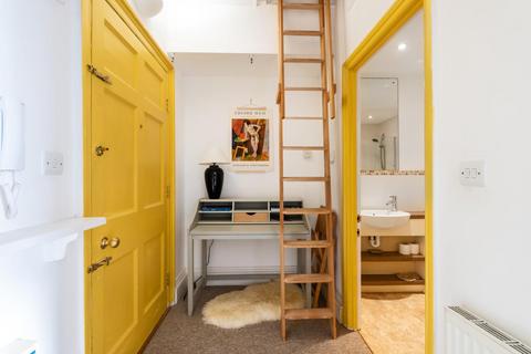 Studio for sale, Grosvenor Place, Bath BA1