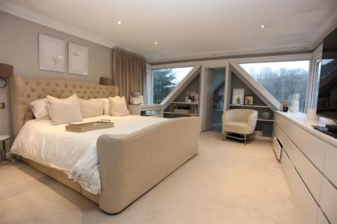 4 bedroom house to rent, Court Close, Brighton