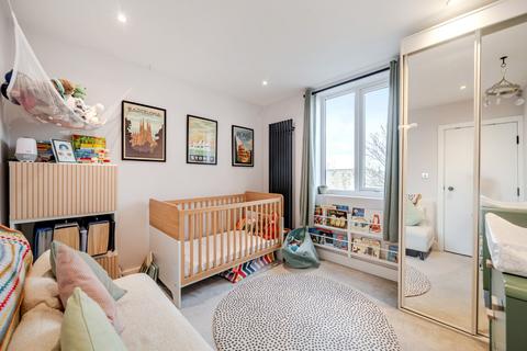 3 bedroom flat for sale, Finborough Road, Tooting, London, SW17