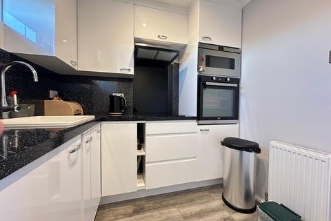 1 bedroom apartment for sale, Preston Court,  Kings Avenue, Holland-on-Sea, Clacton-on-Sea
