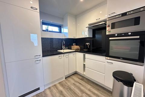 1 bedroom apartment for sale, Preston Court,  Kings Avenue, Holland-on-Sea, Clacton-on-Sea