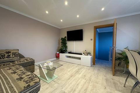 1 bedroom apartment for sale, Preston Court,  Kings Avenue, Holland-on-Sea, Clacton-on-Sea