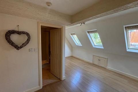 Studio to rent, Church Street, Lutterworth