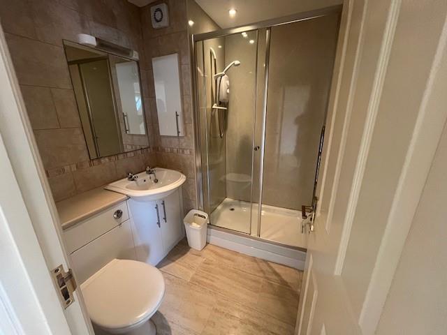 Flat 4, 21 Bathroom.jpg