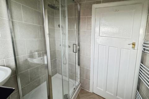 3 bedroom terraced house to rent, Welwyn Avenue, West Yorkshire WF17