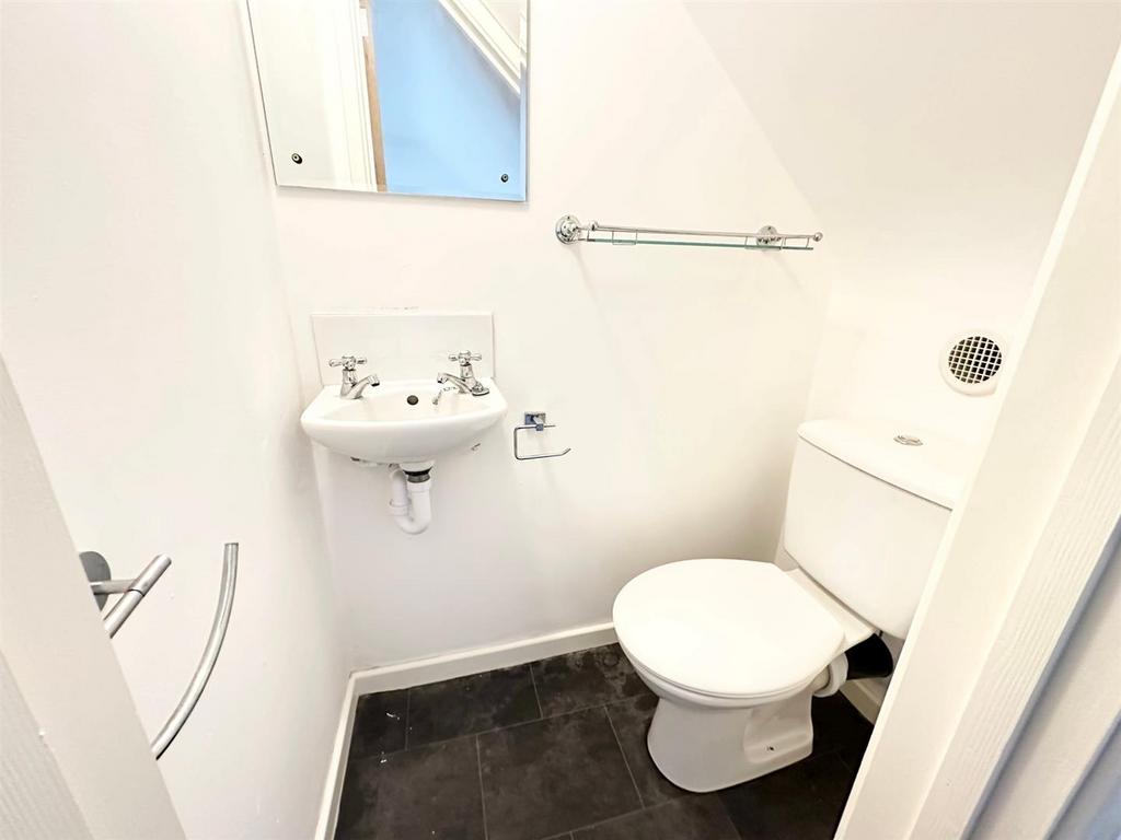 B5 en suite.jpg