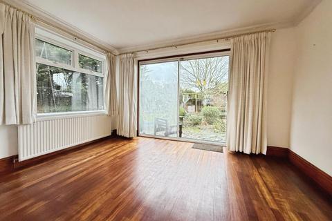 3 bedroom detached house to rent, Wath Road, Elsecar, Barnsley S74 8HJ