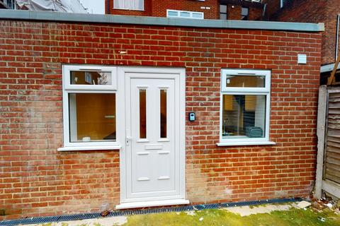 1 bedroom ground floor flat to rent, Linden Place, Epsom KT17