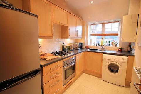 undefined, Fountain Court, Buckingham Street