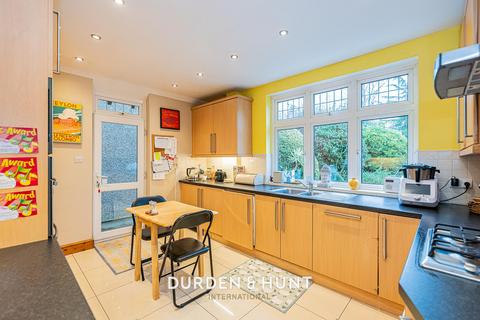 4 bedroom detached house for sale, Kings Avenue, Woodford Green IG8