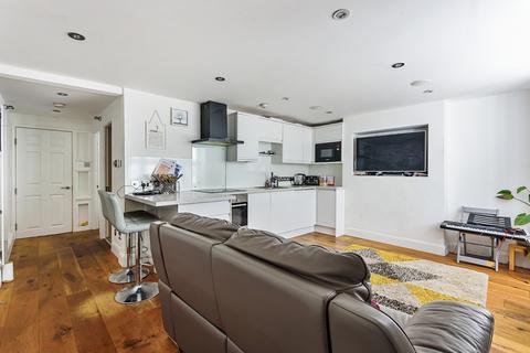 2 bedroom flat to rent, Luxor Street, London, SE5