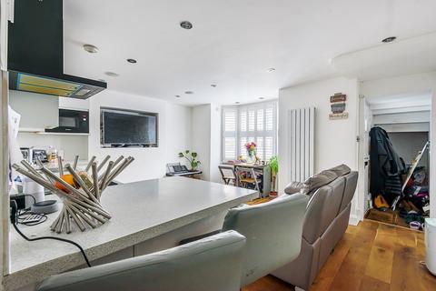 2 bedroom flat to rent, Luxor Street, London, SE5