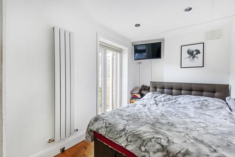 2 bedroom flat to rent, Luxor Street, London, SE5