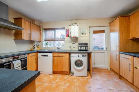 3 bedroom semi-detached house for sale, Quarrington Close,  Thatcham,  RG19,  RG19