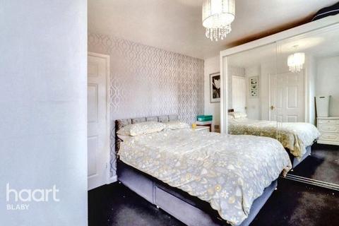 2 bedroom semi-detached house for sale, Shades Close, Leicester