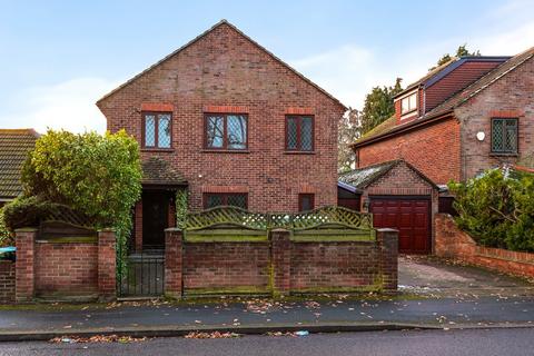 3 bedroom detached house for sale, Station Road, Farnborough GU14