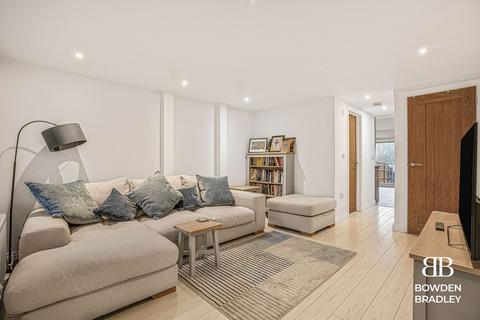 2 bedroom property for sale, Lambourne Square, Lambourne End, RM4