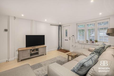 2 bedroom property for sale, Lambourne Square, Lambourne End, RM4