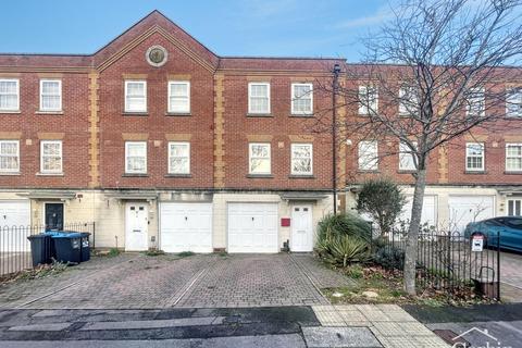 St Georges Drive, Bournemouth, BH11 8