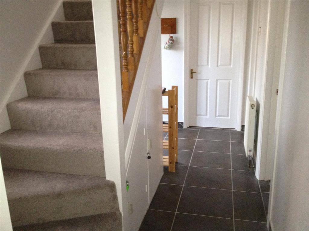 Entrance hallway.JPG