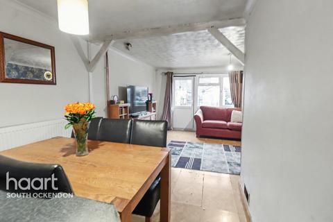4 bedroom terraced house for sale, Foxglove Road, South Ockendon