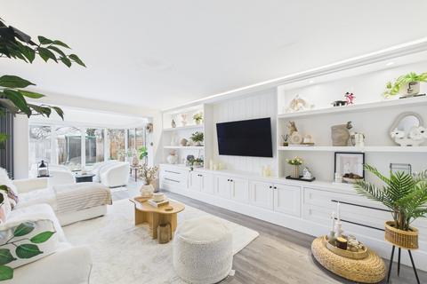 Nuffield Close, Worcester, Worcestershire, WR2