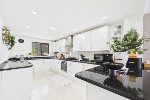 4 bedroom detached house for sale, Nuffield Close, Worcester, Worcestershire, WR2