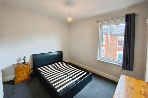 2 bedroom terraced house to rent, Amberley Street, York