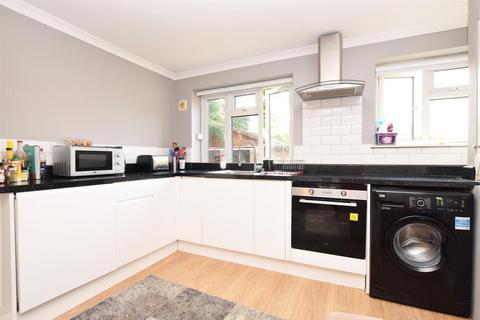 1 bedroom apartment to rent, Chelsea Close, Hampton Hill