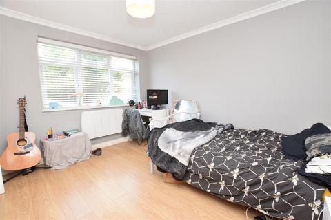 1 bedroom apartment to rent, Chelsea Close, Hampton Hill