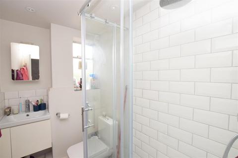 1 bedroom apartment to rent, Chelsea Close, Hampton Hill