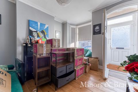 2 bedroom terraced house to rent, Hotblack Road, Heigham Grove