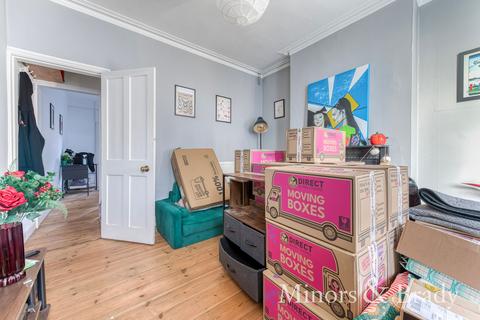 2 bedroom terraced house to rent, Hotblack Road, Heigham Grove