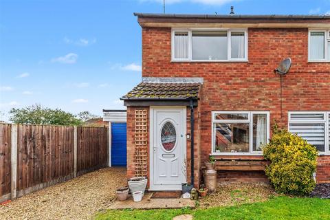 2 bedroom semi-detached house to rent, Laurel Avenue, Evesham