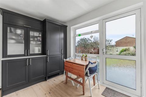2 bedroom semi-detached house to rent, Laurel Avenue, Evesham