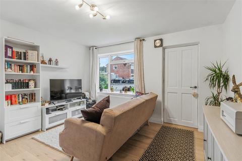 2 bedroom semi-detached house to rent, Laurel Avenue, Evesham