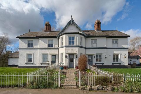 undefined, 2 Lock Cottage, Diglis Dock Road, Diglis, Worcester. WR5 3BS