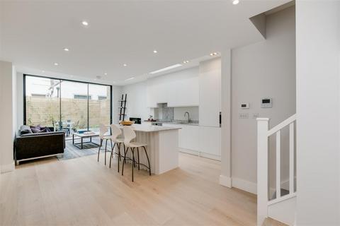 2 bedroom flat to rent, Devonshire Road, London