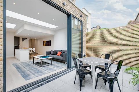 2 bedroom flat to rent, Devonshire Road, London