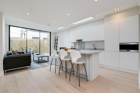 2 bedroom flat to rent, Devonshire Road, London