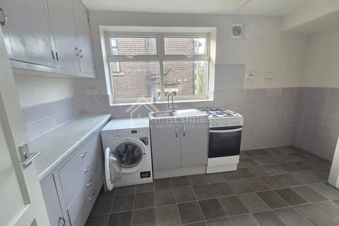 2 bedroom semi-detached bungalow to rent, Selbourne Rd, Dewsbury
